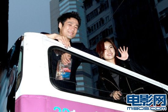 池珍熙不肯与韩孝珠重温吻戏 香港宣传引围观